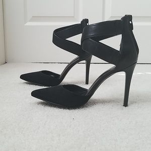 ENZO ANGIOLINI black pointed toe ankle straps